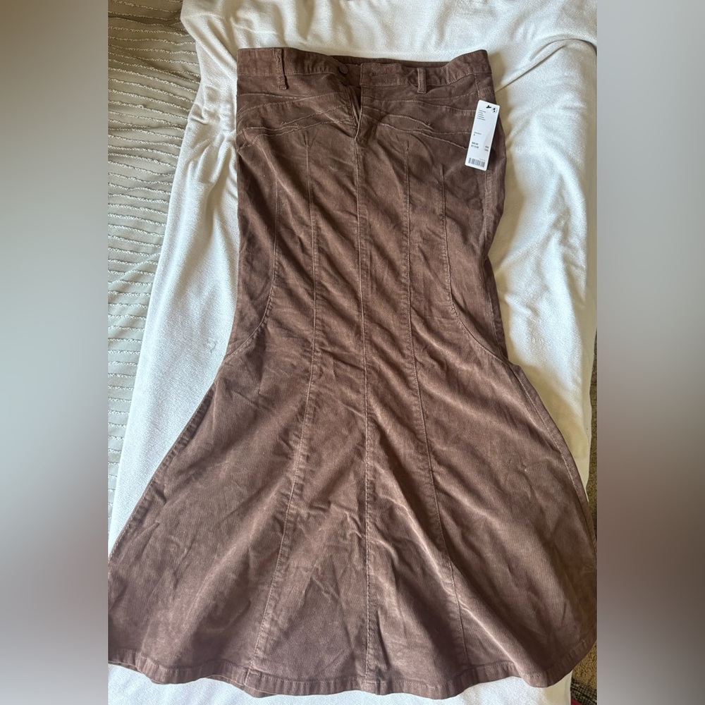 BRAND NEW beautifully detailed brown corridors mermaid maxi skirt!!